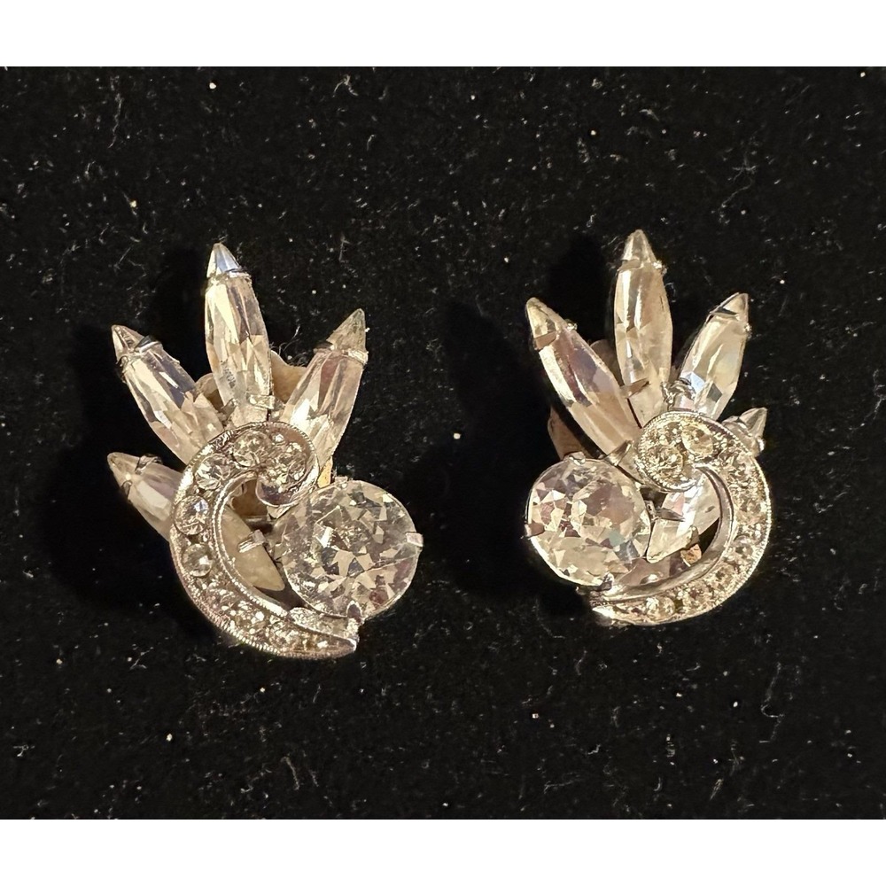 Vintage Weiss Rhinestone Clip On Earrings